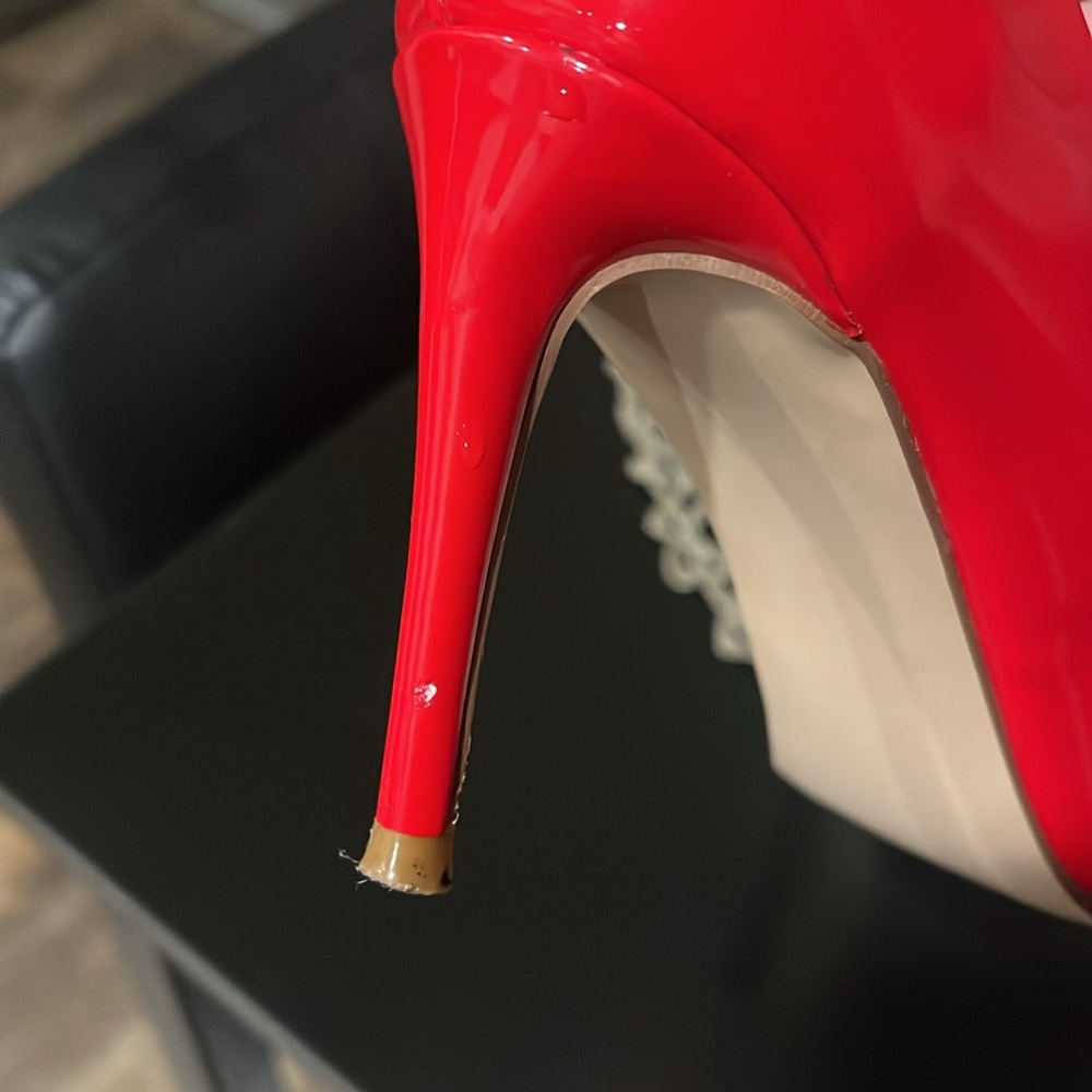 Red Pumps - image 5
